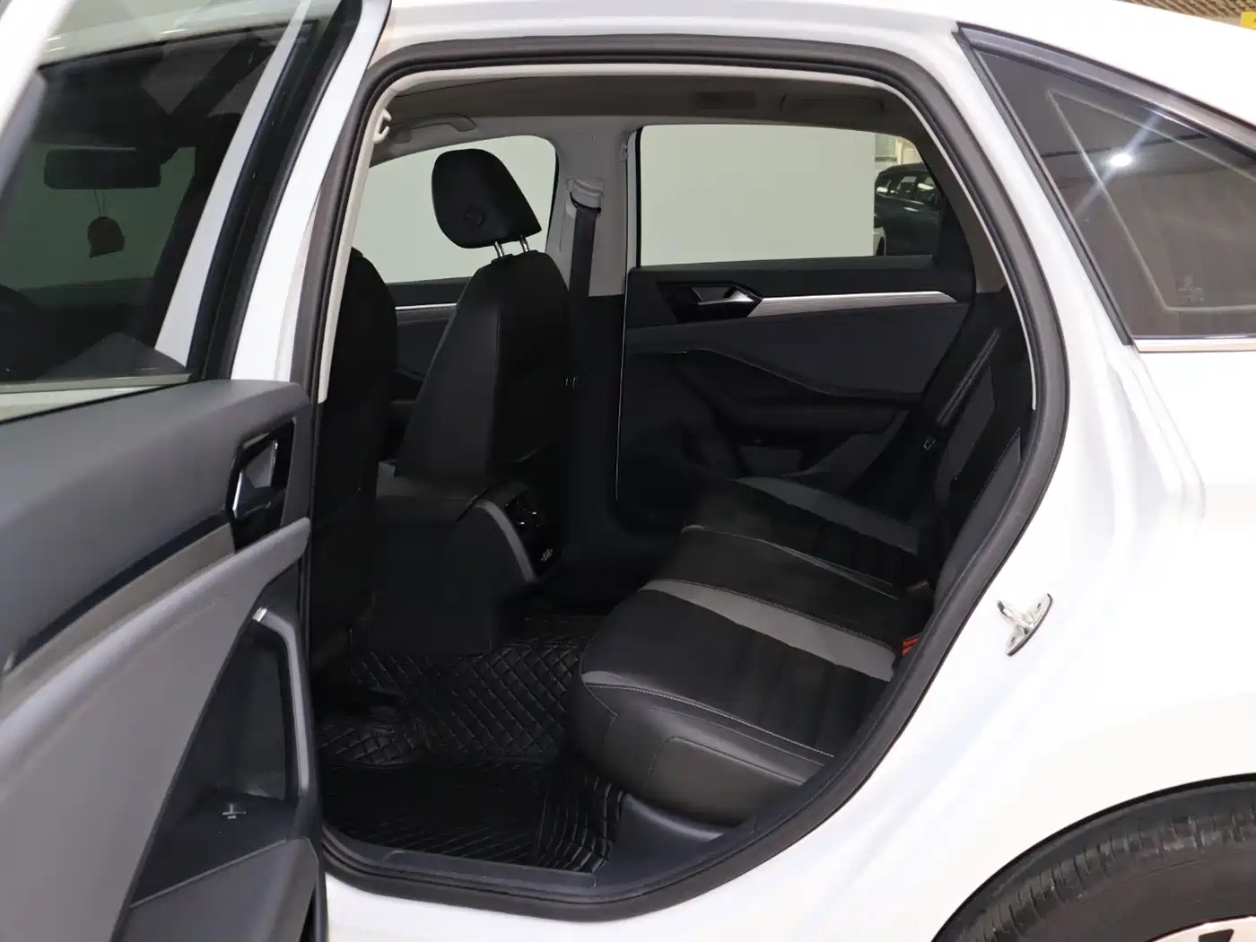 Volkswagen Sagitar 2021 280TSI DSG Surpassing Edition фото 7