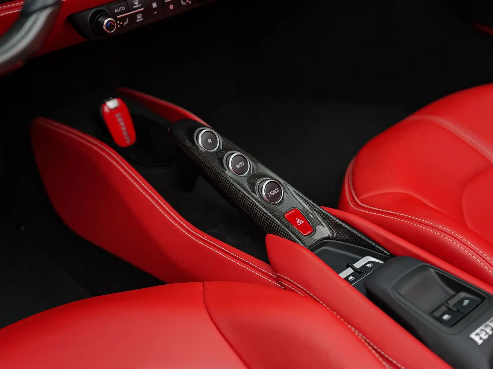 Photo 14 - Ferrari F8