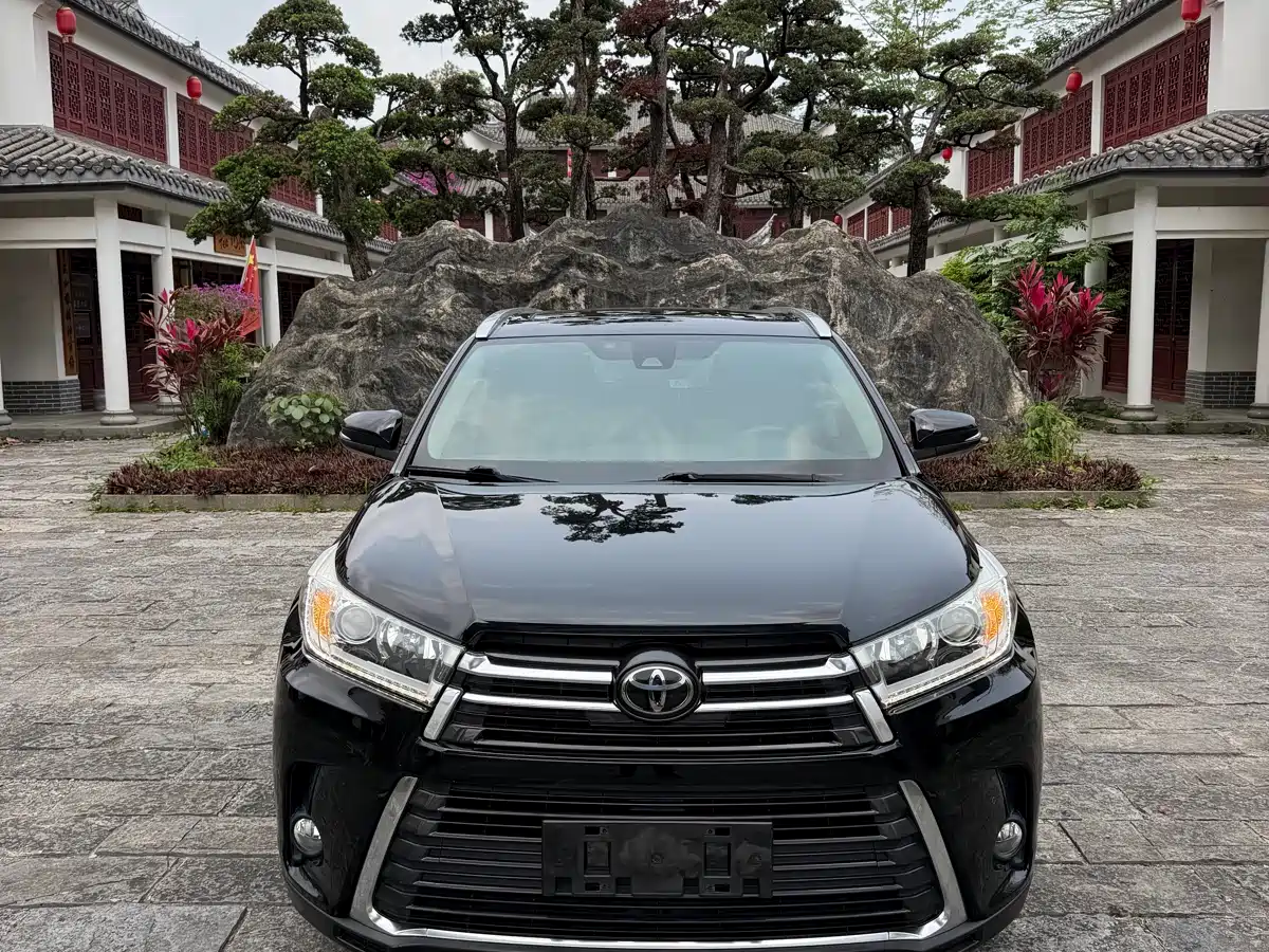 TOYOTA HIGHLANDER