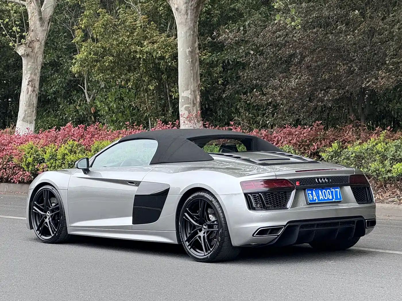 AUDI R8