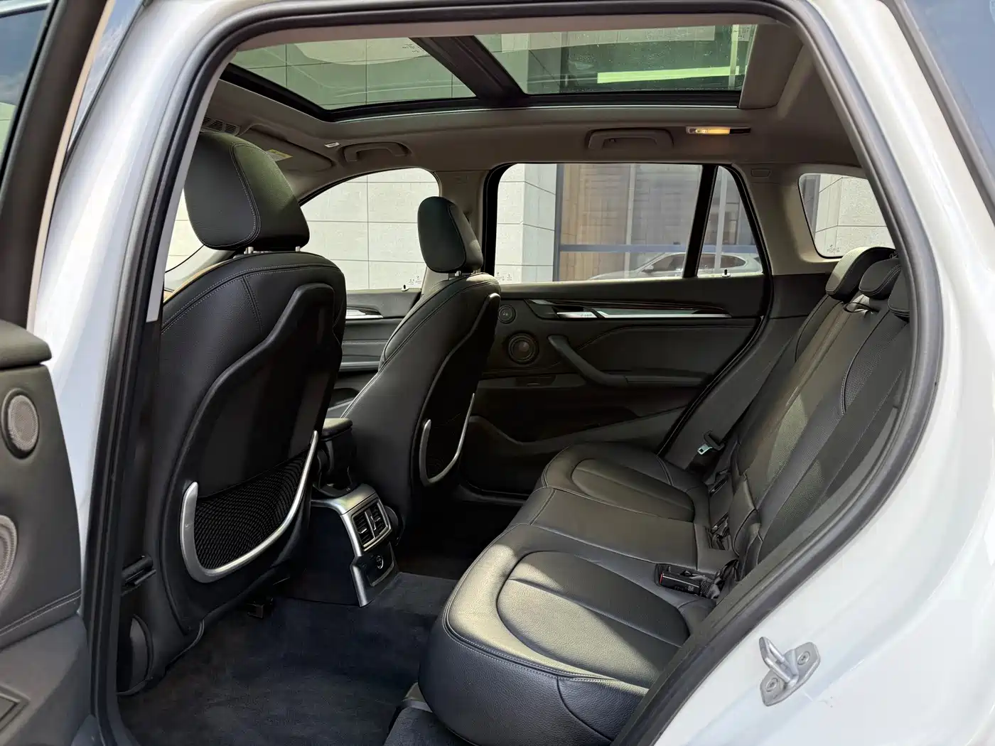 BMW X1 2018 sDrive18Li Premium Model фото 11