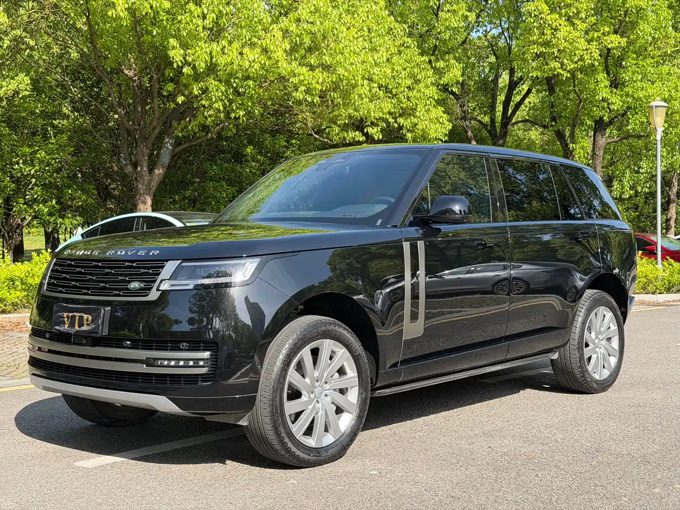 Land Rover Range Rover 2023 3.0 L6 400PS Golden Age 7-Seater Long Wheelbase
