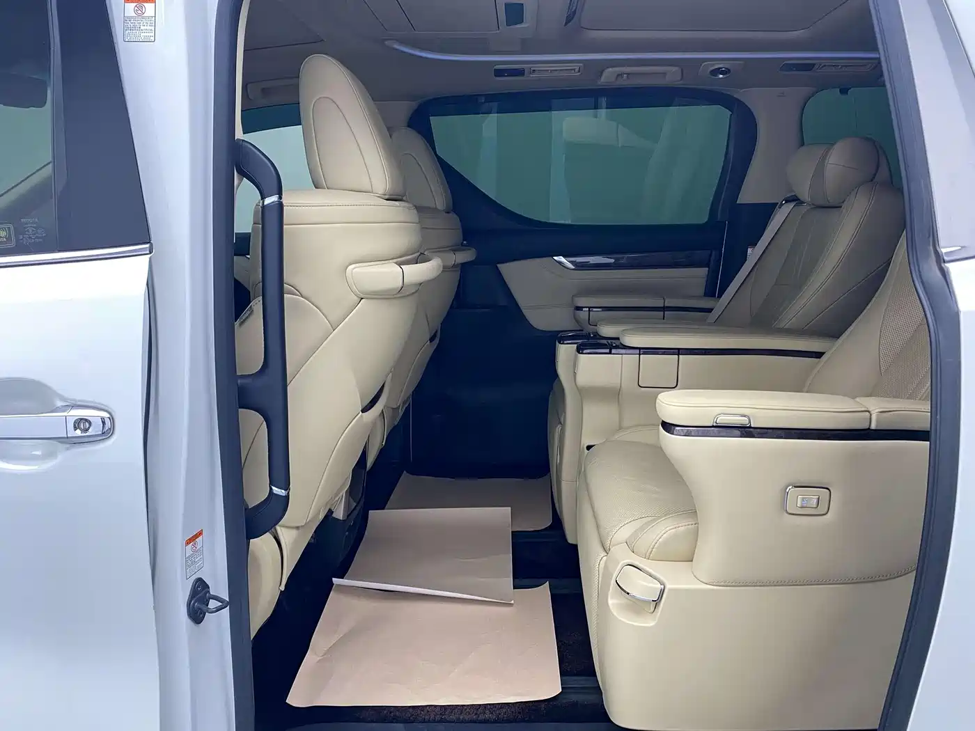 Toyota Alphard 2019 Hybrid 2.5L Premium Edition фото 17