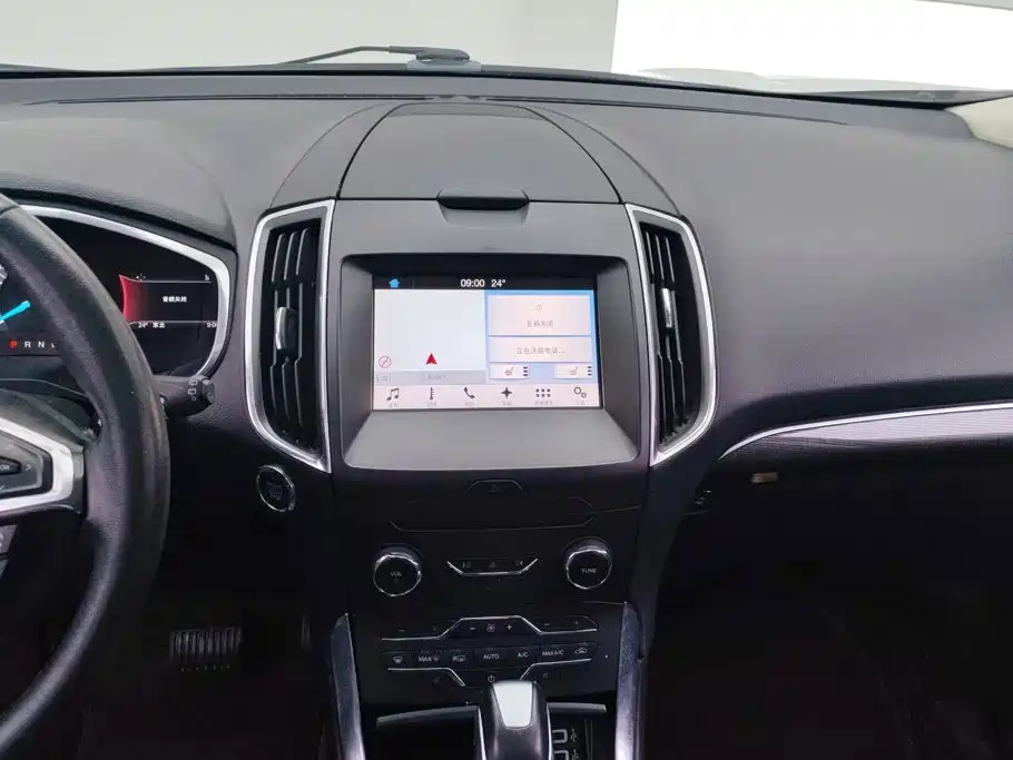 Photo 13 - Ford Edge