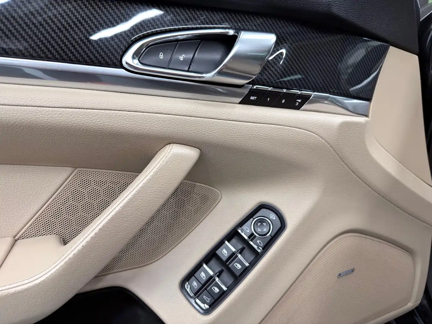 Porsche Panamera 2013 Panamera 4 Platinum Edition 3.6L фото 4