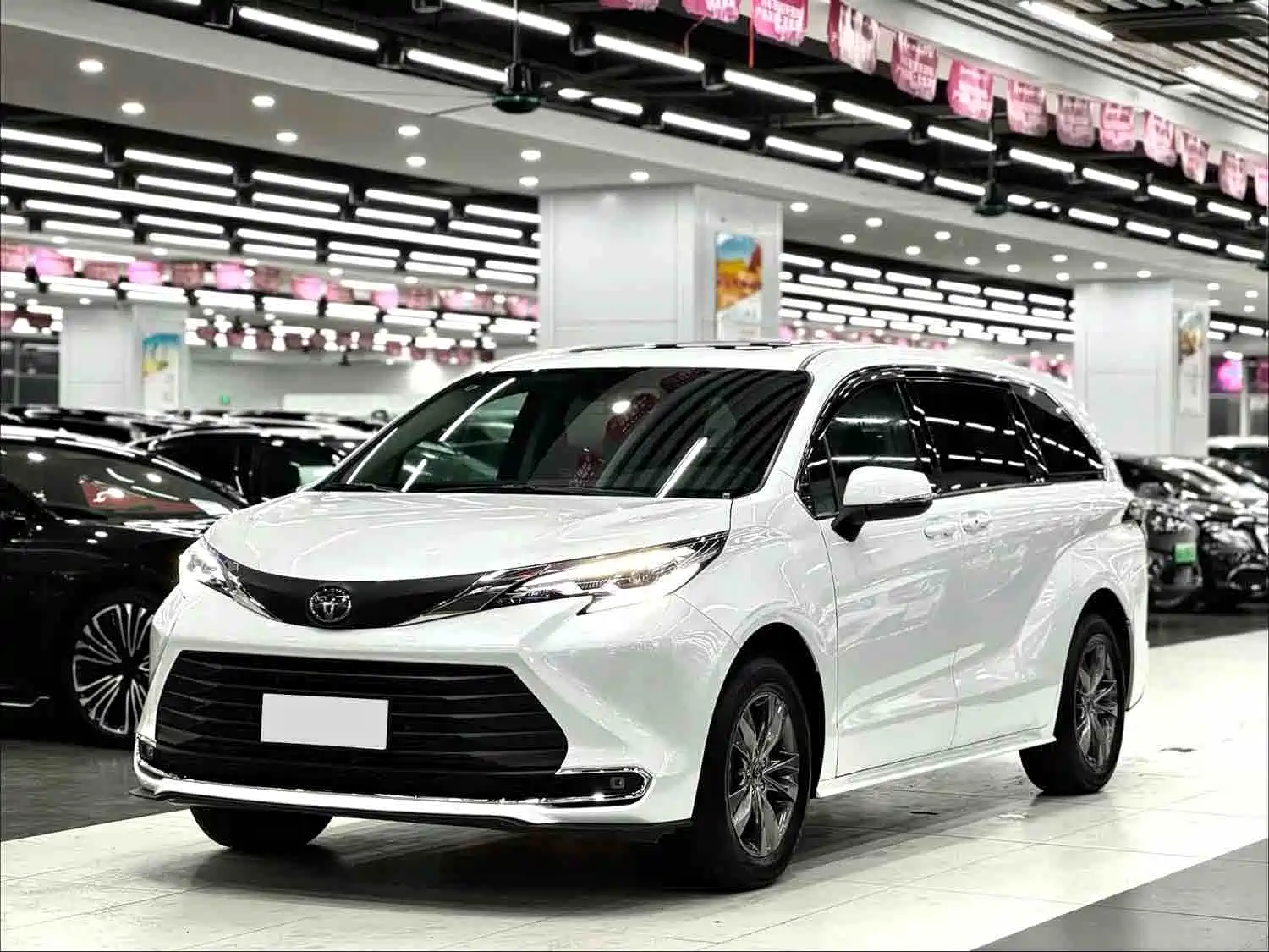 صورة 1 - Toyota Sienna