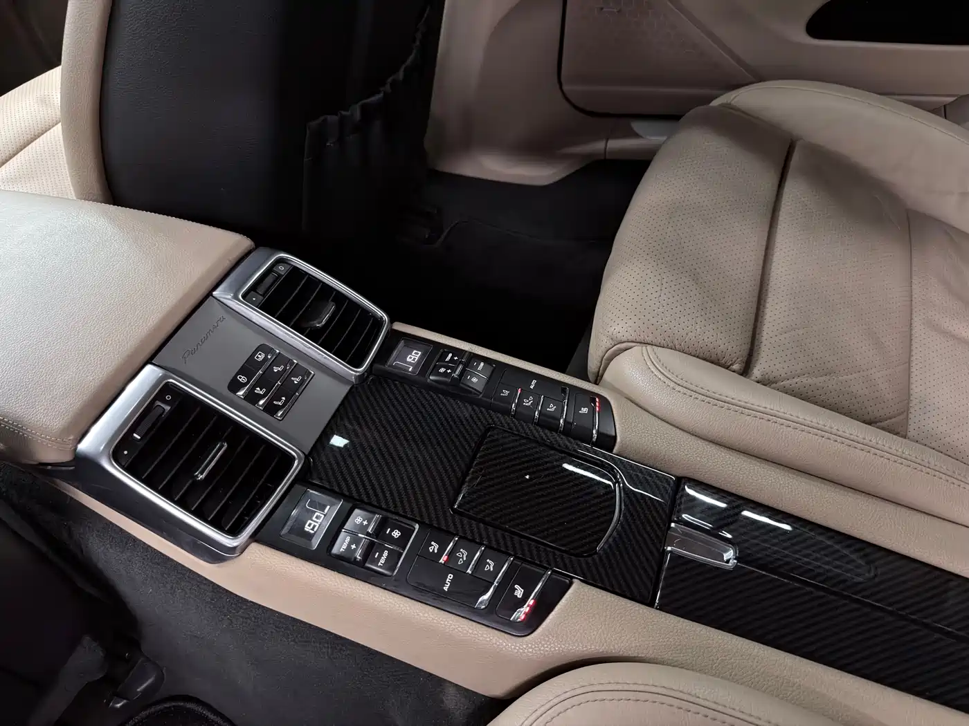 Porsche Panamera 2013 Panamera 4 Platinum Edition 3.6L фото 21