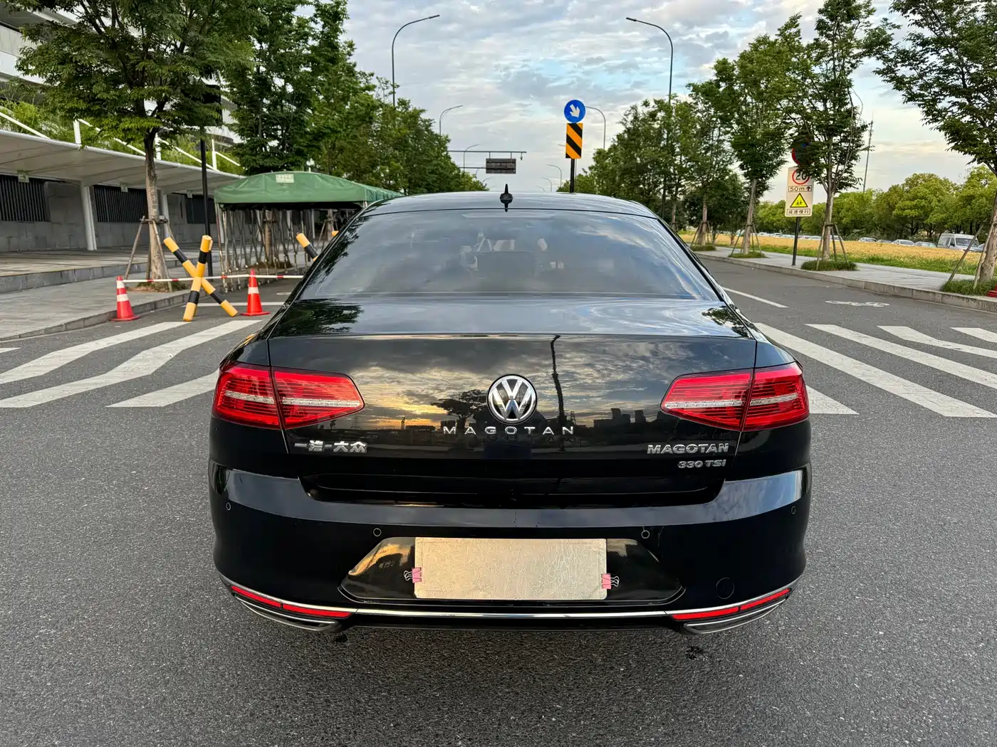 Volkswagen Magotan 2019 330TSI DSG Luxury Class China VI фото 3