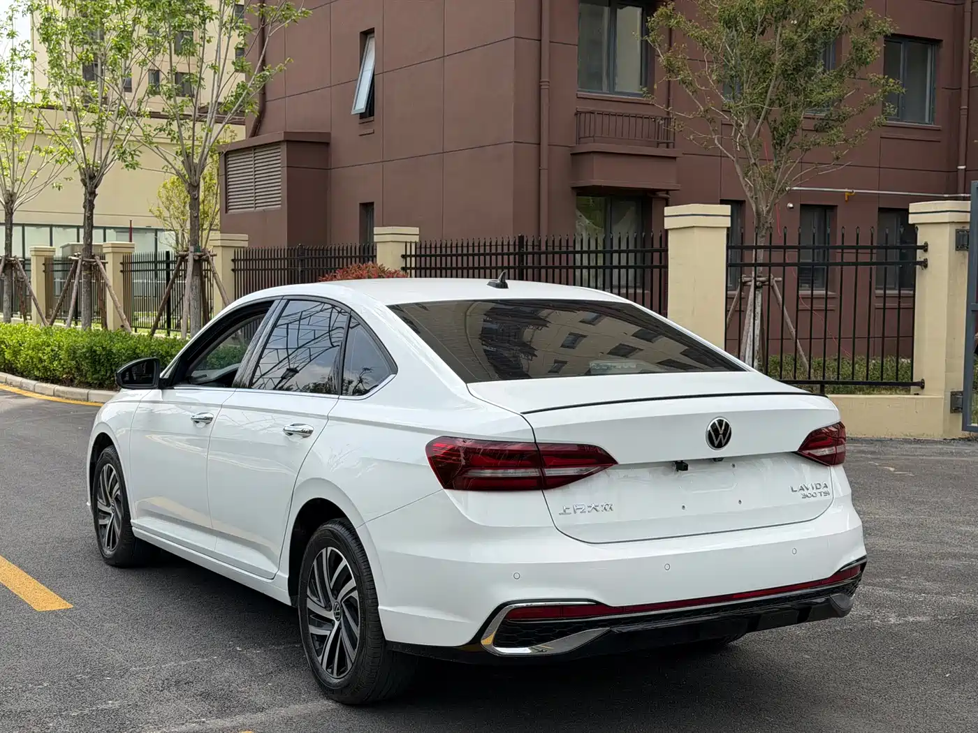 Volkswagen Lavida 2024 Model 300TSI DSG Starlight Leading Edition фото 7