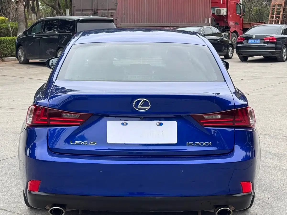 Lexus IS 2015 200t F SPORT фото 8