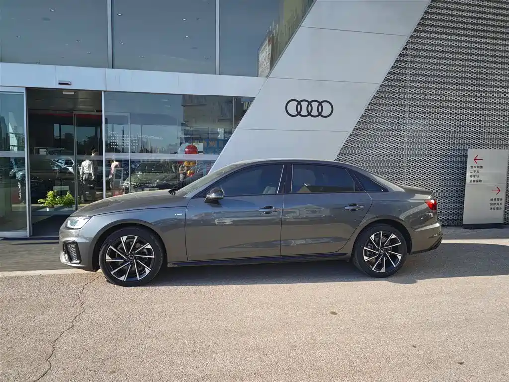 Audi A4L 2023 40 TFSI Luxury Sport фото 3