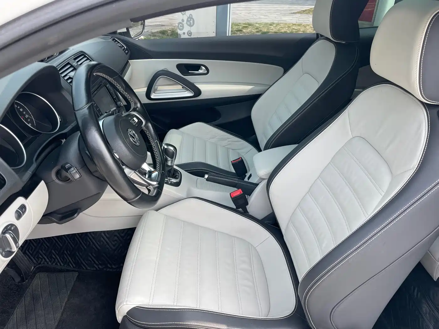 Volkswagen Scirocco 2015 2.0TSI Luxury Edition фото 11