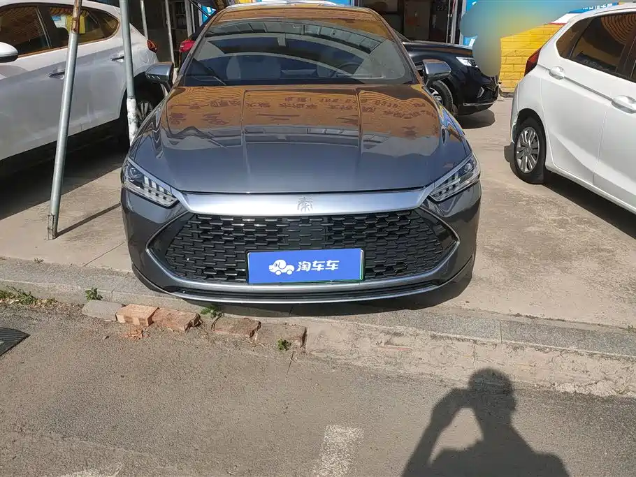 BYD Qin PLUS 2024 Glory Edition DM-i 55KM Leading фото 2