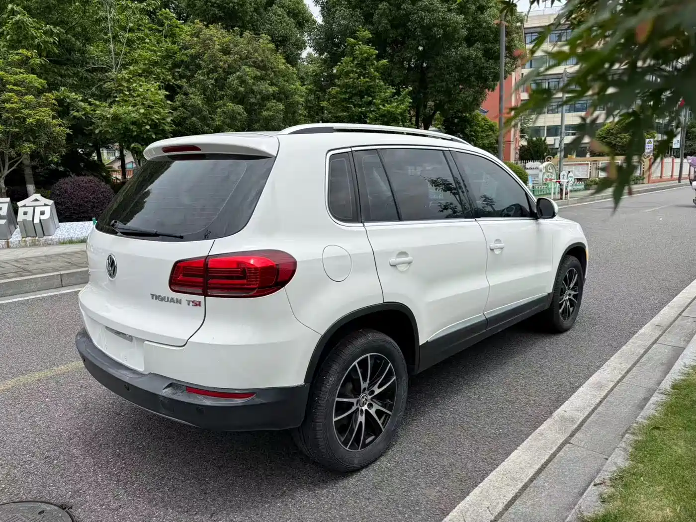Volkswagen Tiguan 2015 1.8TSI Automatic 2WD Highline фото 7