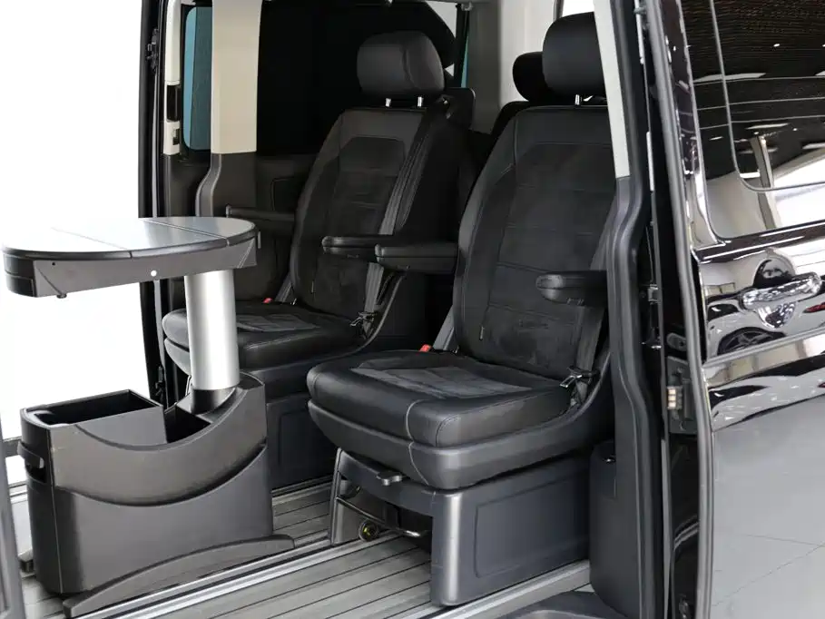 Photo 8 - Volkswagen Multivan