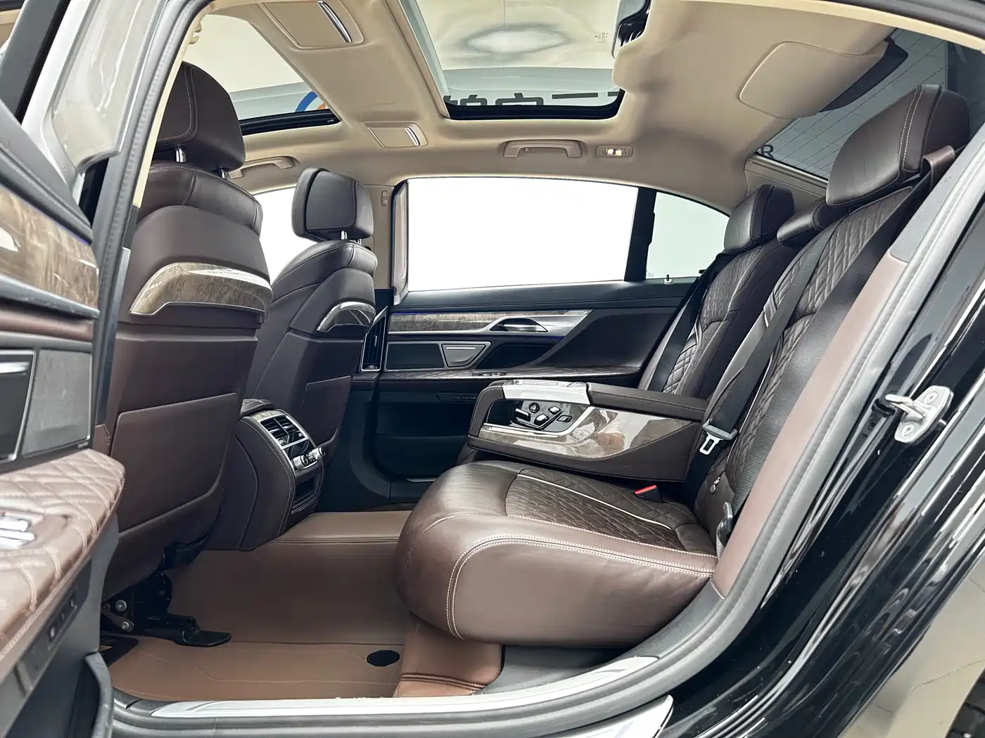 BMW 7 Series 2019 740Li Leading Luxury Package фото 13