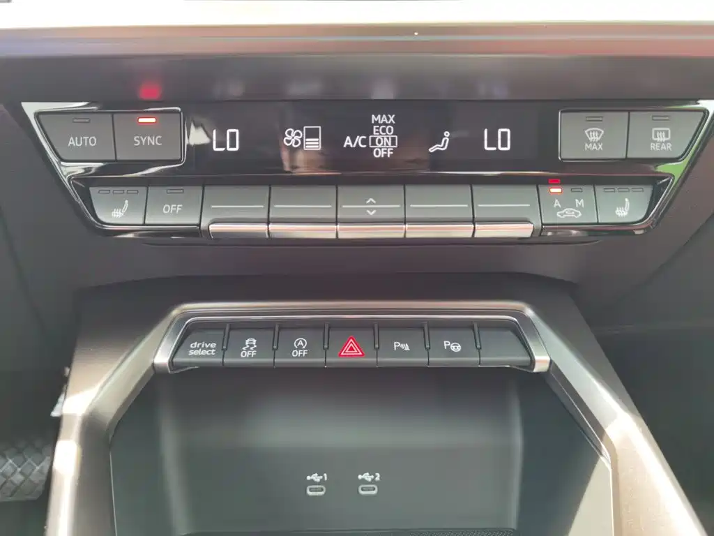 Audi A3 2026 2025 Facelift A3L Limousine 35TFSI Flying Spur Premium + Luxury Selection Package