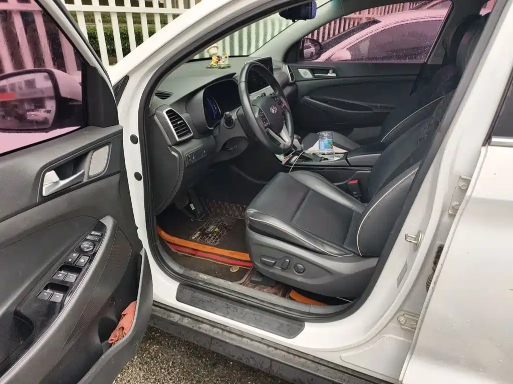 Фото 12 - Hyundai Tucson