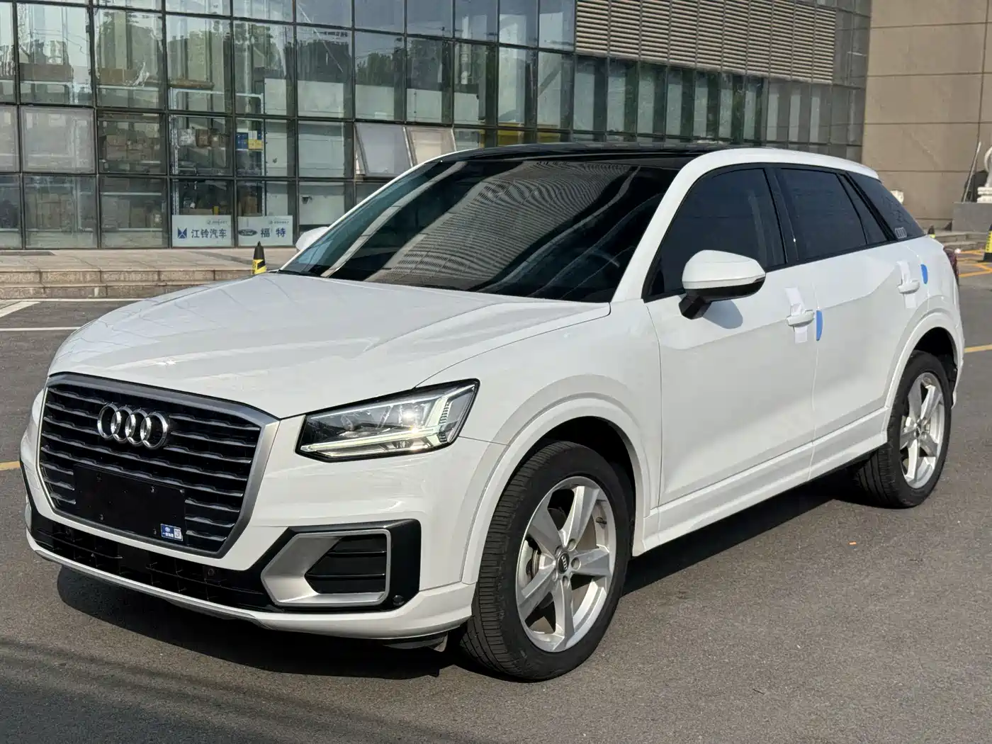 Audi Q2L 2021 35 TFSI Fashion Elegance