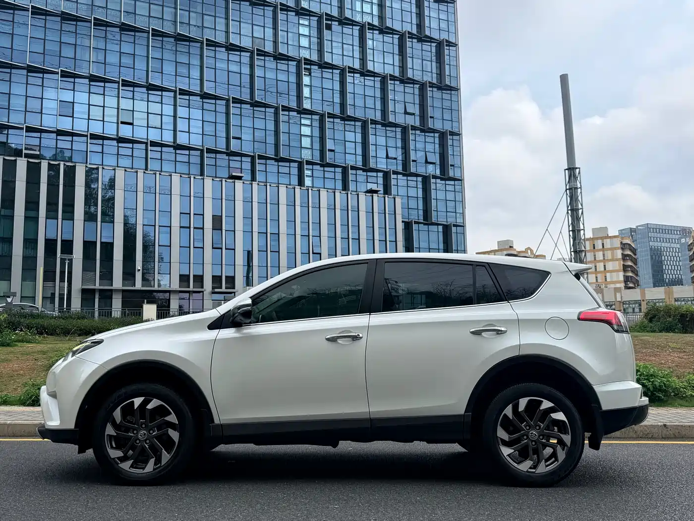 Toyota RAV4 Rongfang 2016 2.5L Automatic 4WD Elite фото 7