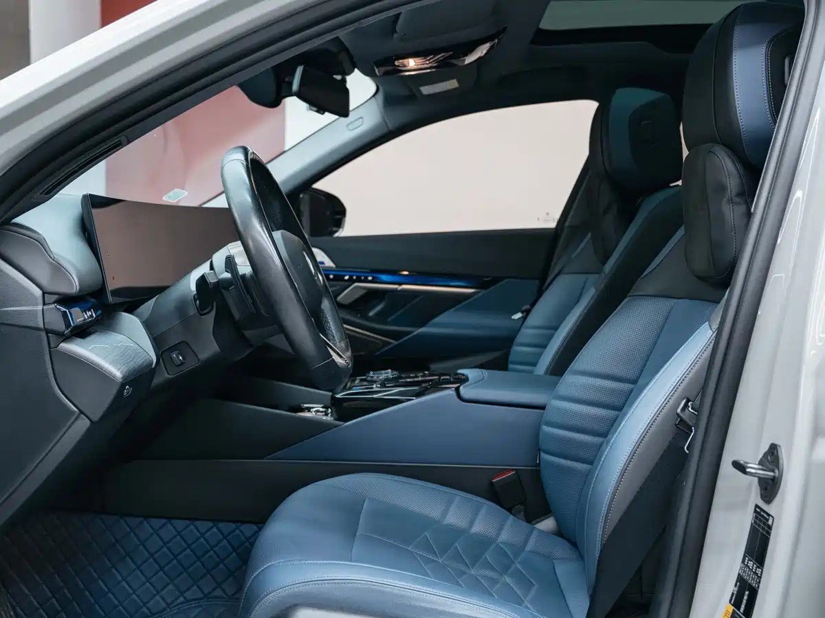 BMW i5 2024 eDrive 35L Premium Model M Sport Package фото 9