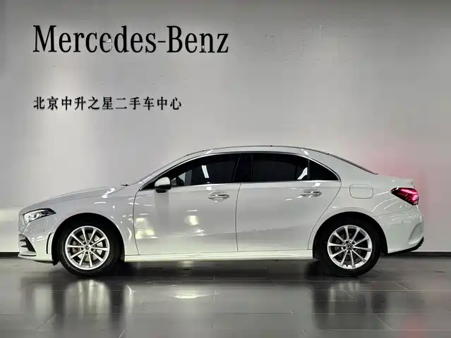 Mercedes-Benz A-Class 2020 Facelift A 200 L Sport Sedan Dynamic — фото 2