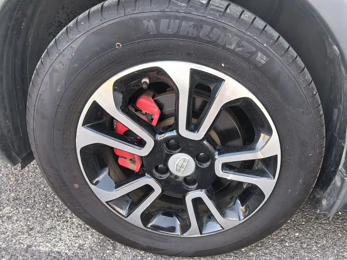 Фото 21 - Geely Vision X3