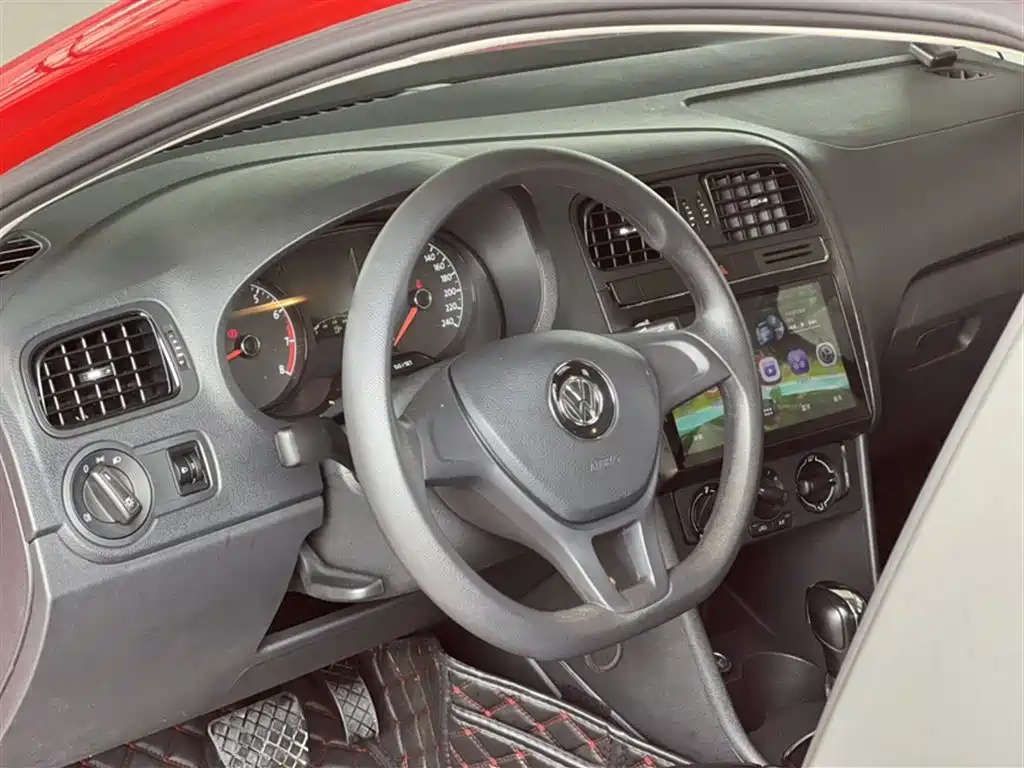 Volkswagen Polo 2016 1.4L Automatic Trend фото 16
