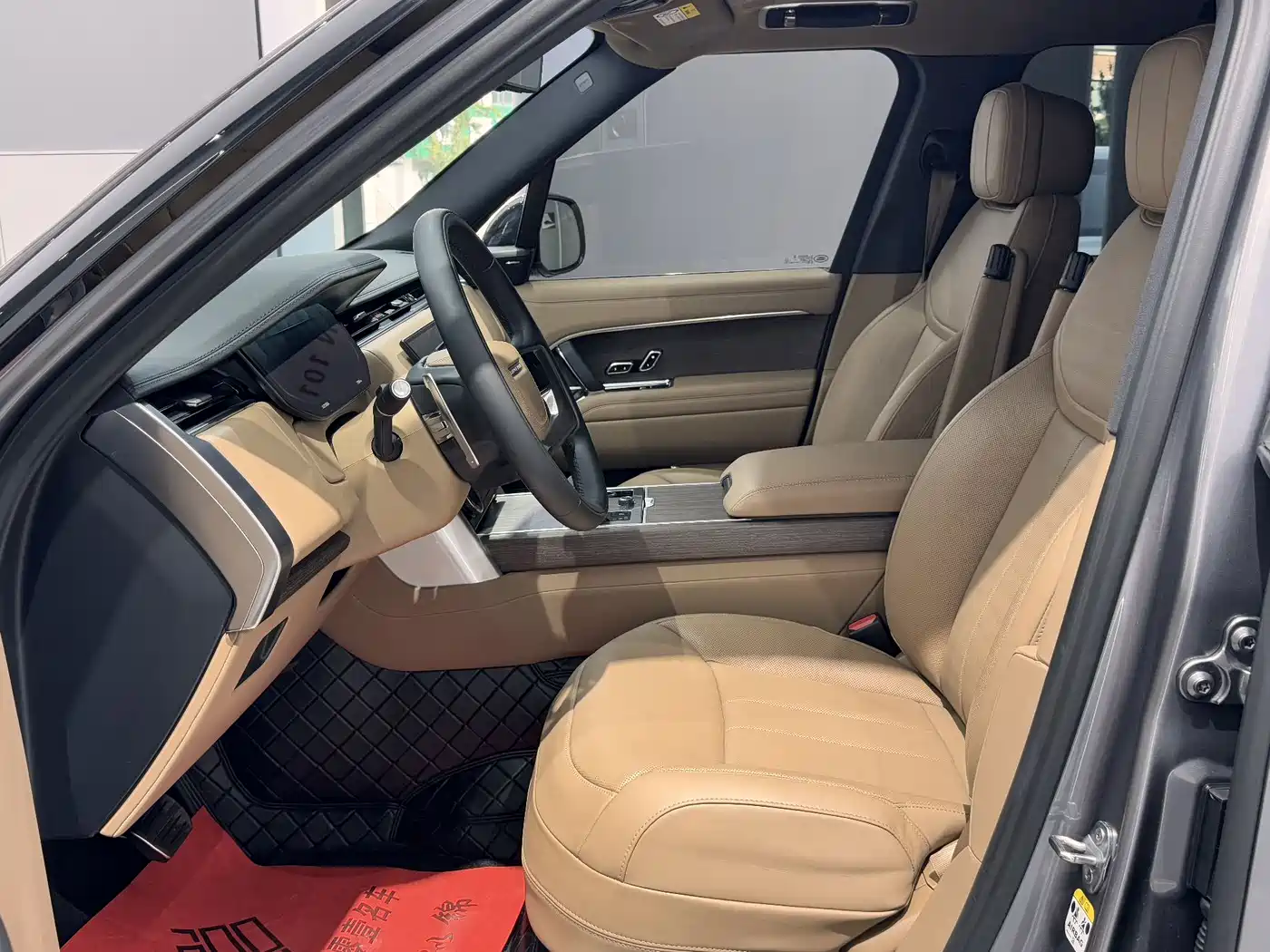 Land Rover Range Rover 2023 3.0 L6 360PS Golden Age Edition фото 14