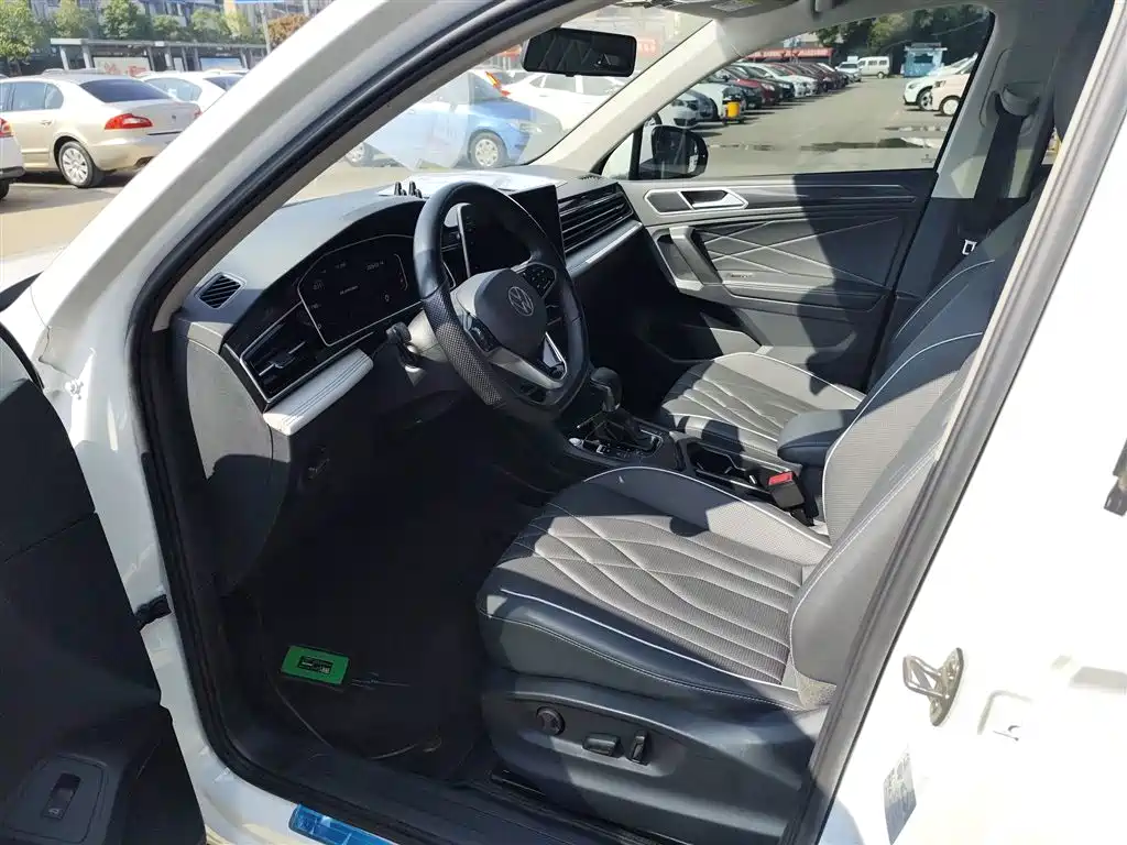 Volkswagen Tiguan L 2023 300TSI Automatic 2WD Smart Enjoyment Edition фото 15