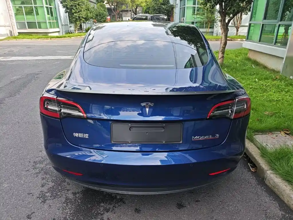 Фото 6 - Tesla Model 3
