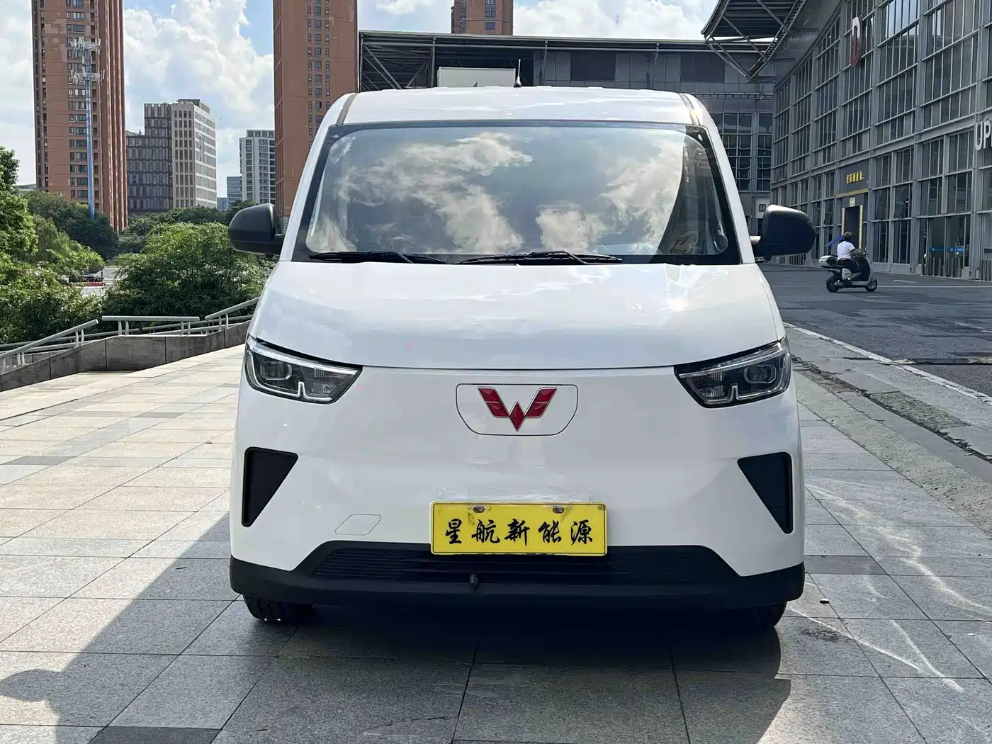 Wuling Motors Wuling Yangguang 2024 2024 300km Practical Enclosed Window Version 60kW