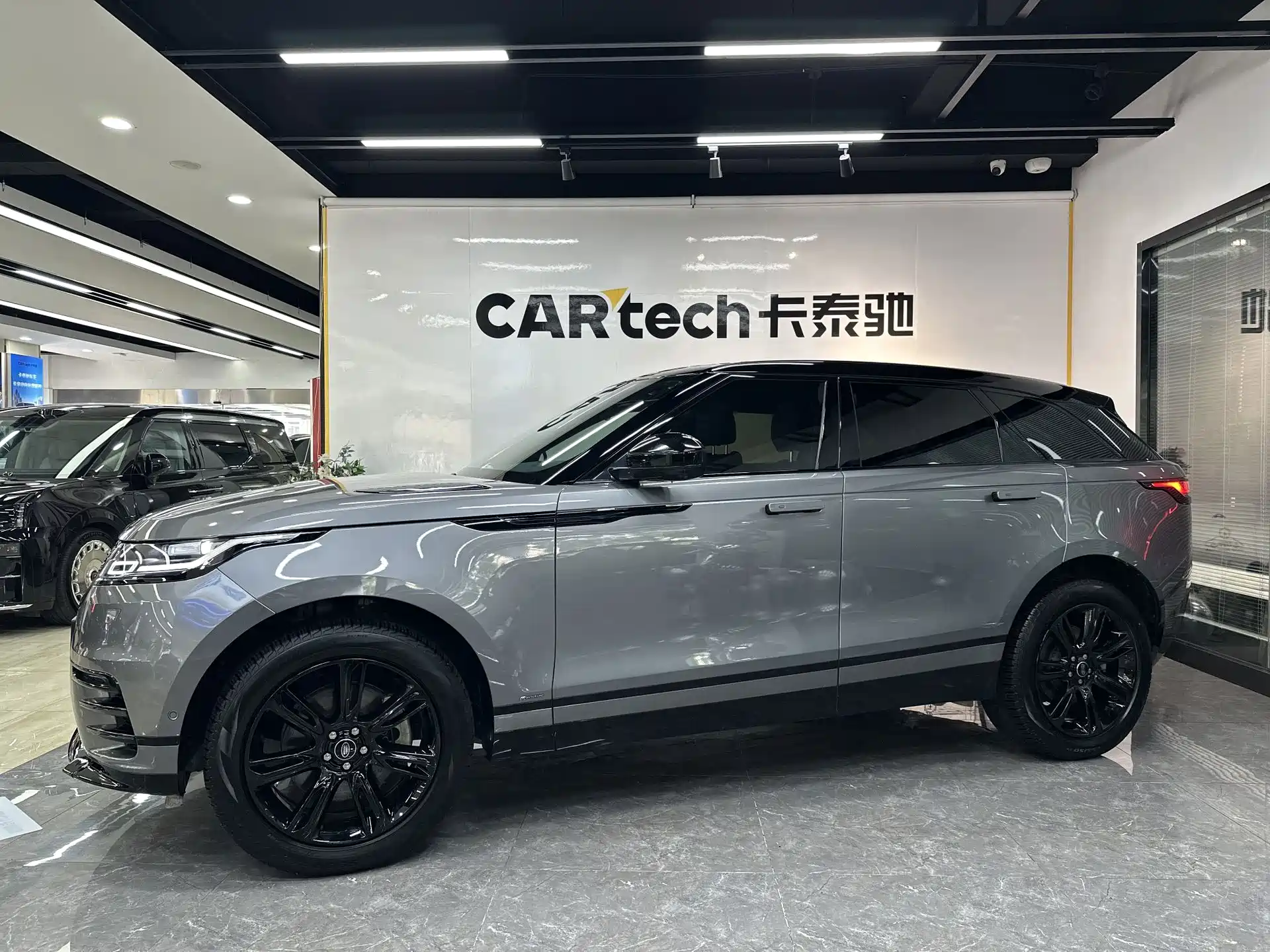 Фото 4 - Land Rover Range Rover Velar