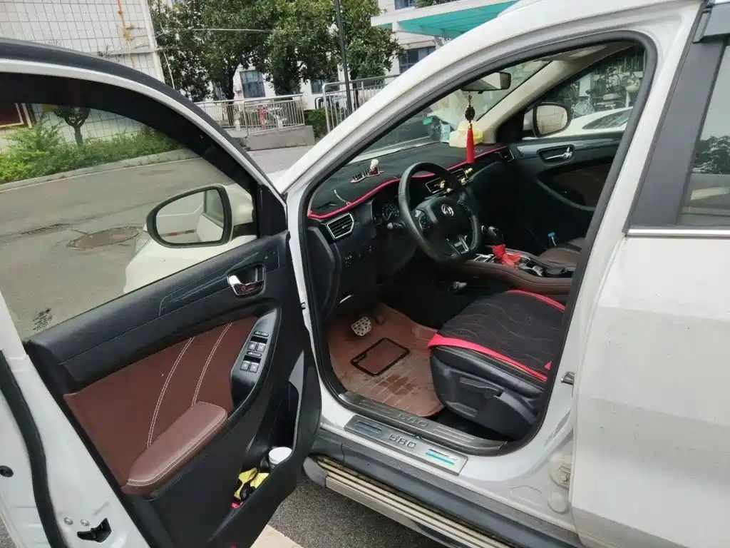 Dongfeng Fengguang Fengguang 580 2016 2016 Facelift 1.5T CVT Luxury