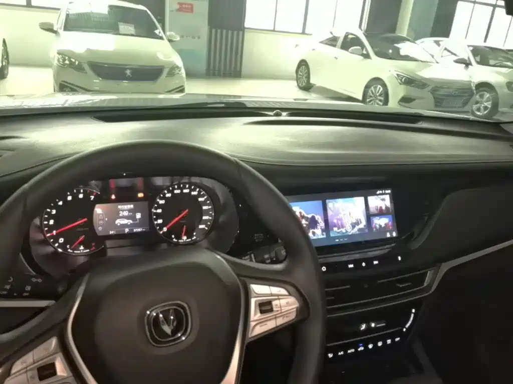 Changan CS35 PLUS 2019 2019 1.4T DCT Smooth Connect Blue Whale Edition