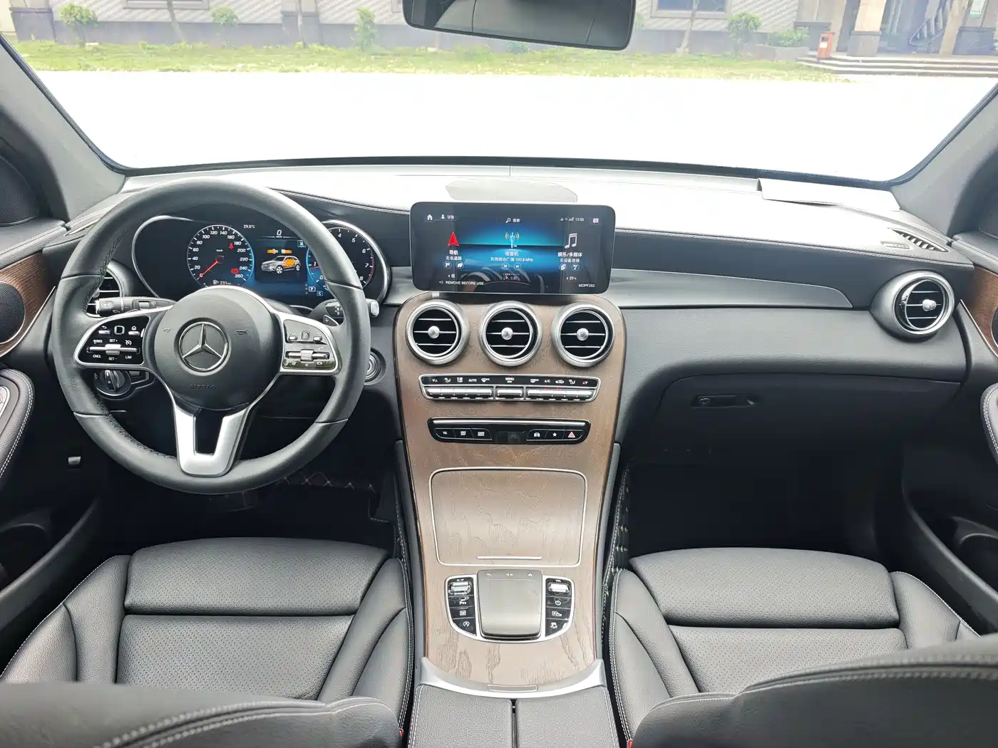 Mercedes-Benz GLC 2022 Facelift GLC 300 L 4MATIC Dynamic Collector's Edition фото 15