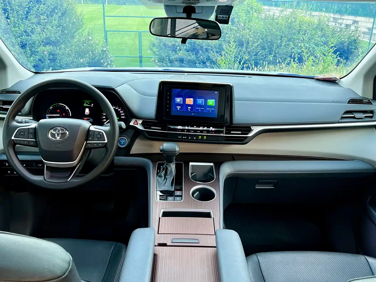 Toyota Sienna 2024 2.5L Hybrid Comfort Edition фото 4
