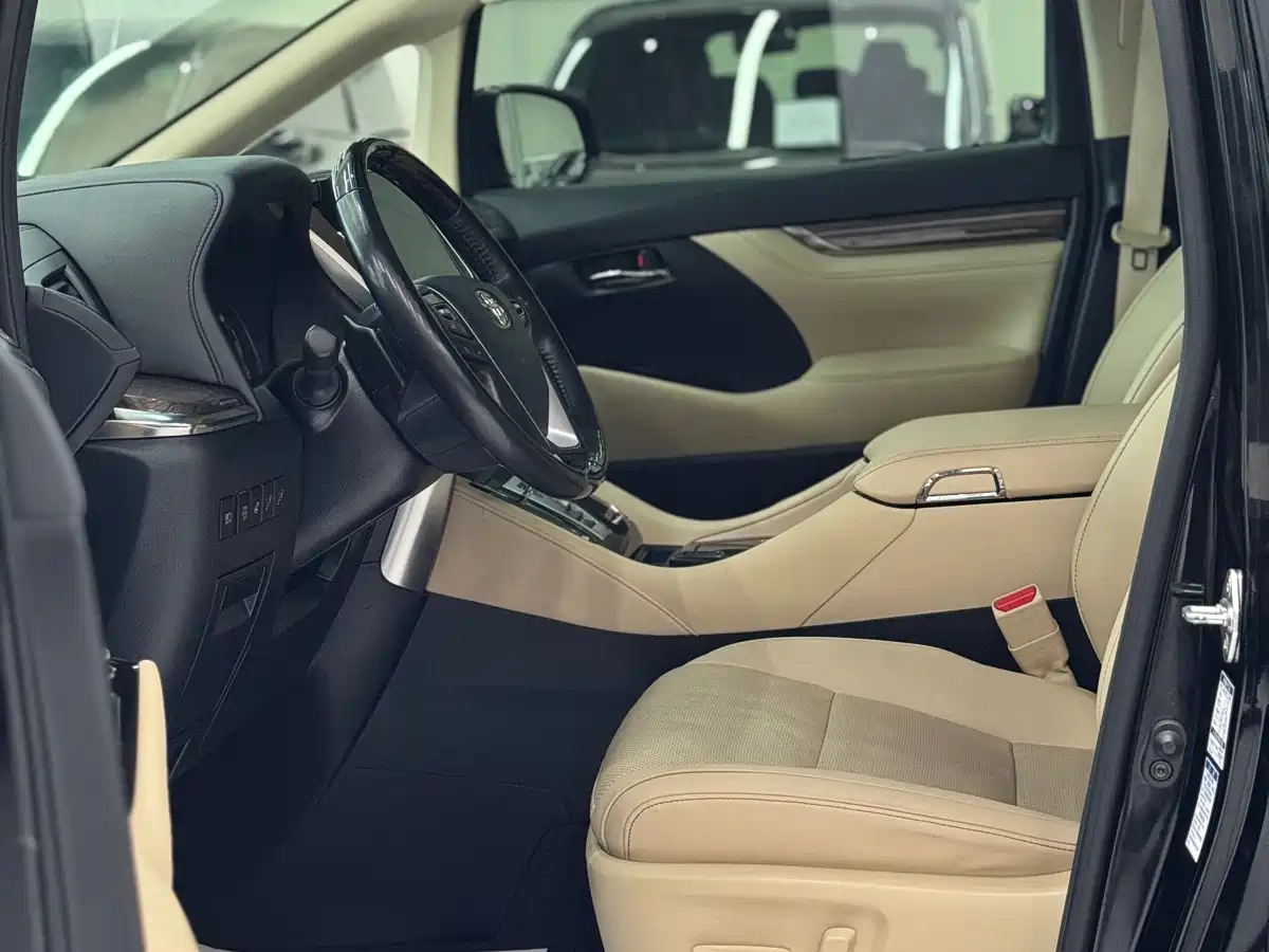Toyota Vellfire 2023 Crown Hybrid 2.5L HV Premium фото 4