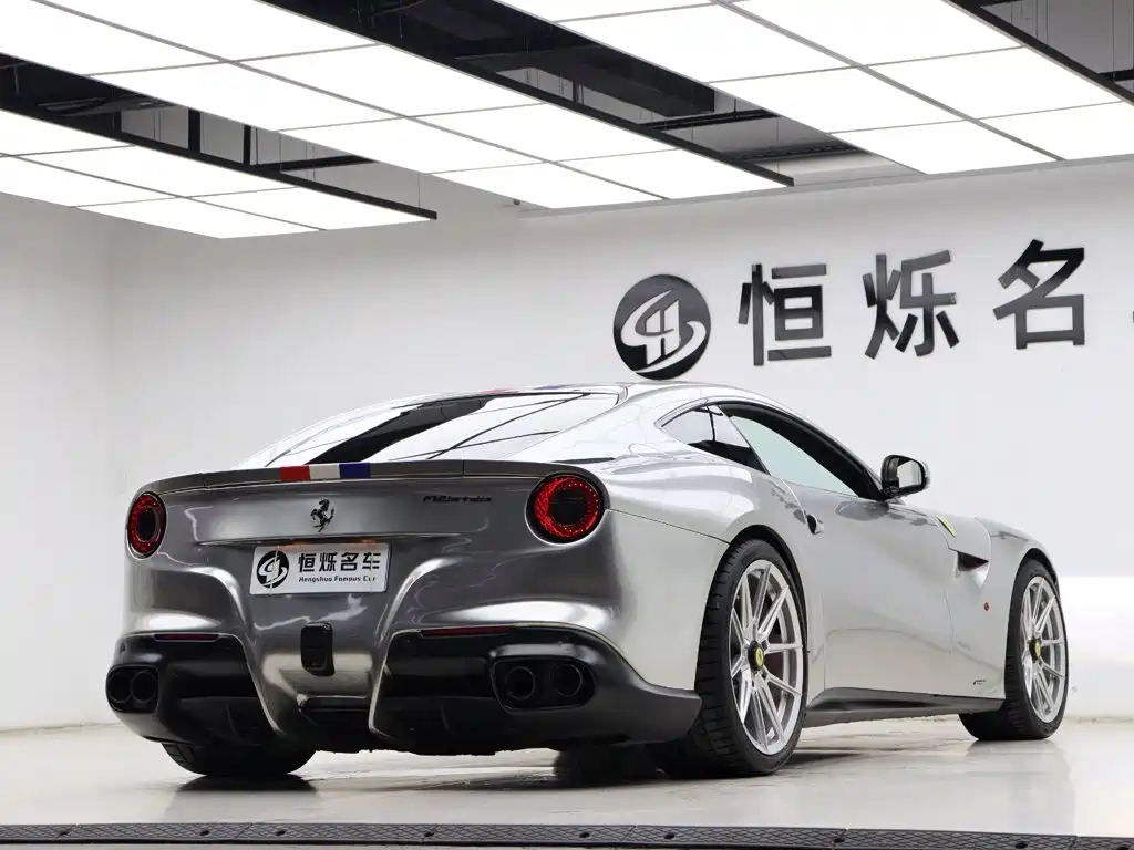 Photo 19 - Ferrari F12berlinetta