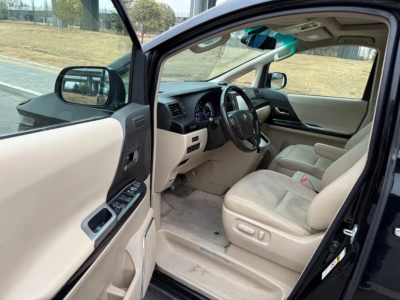 Toyota Alphard 2012 3.5L Luxury Edition фото 4