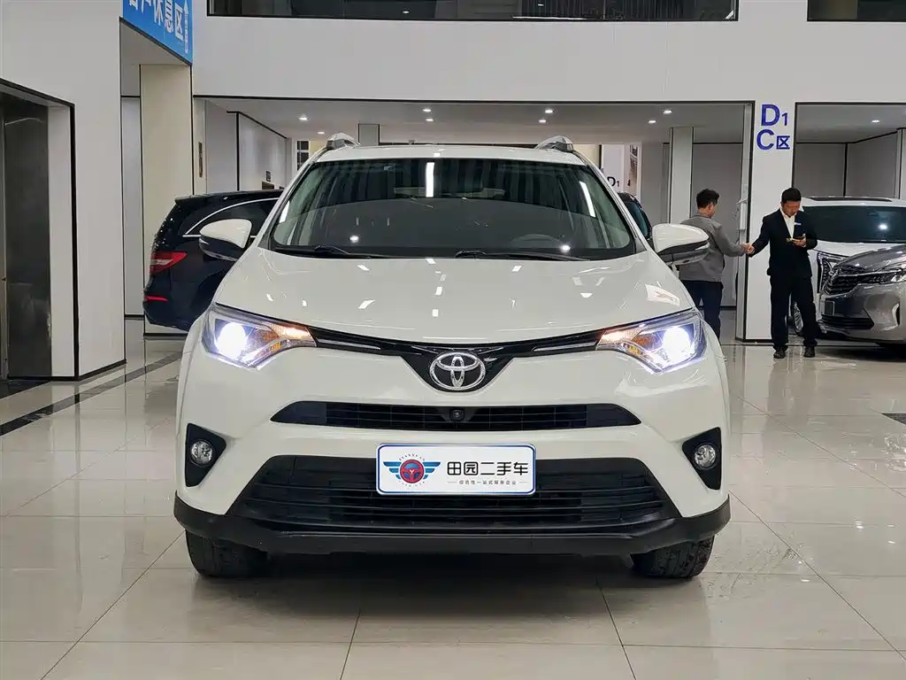 Toyota RAV4 Rongfang 2016 2.0L CVT 2WD Trend (China V) фото 2