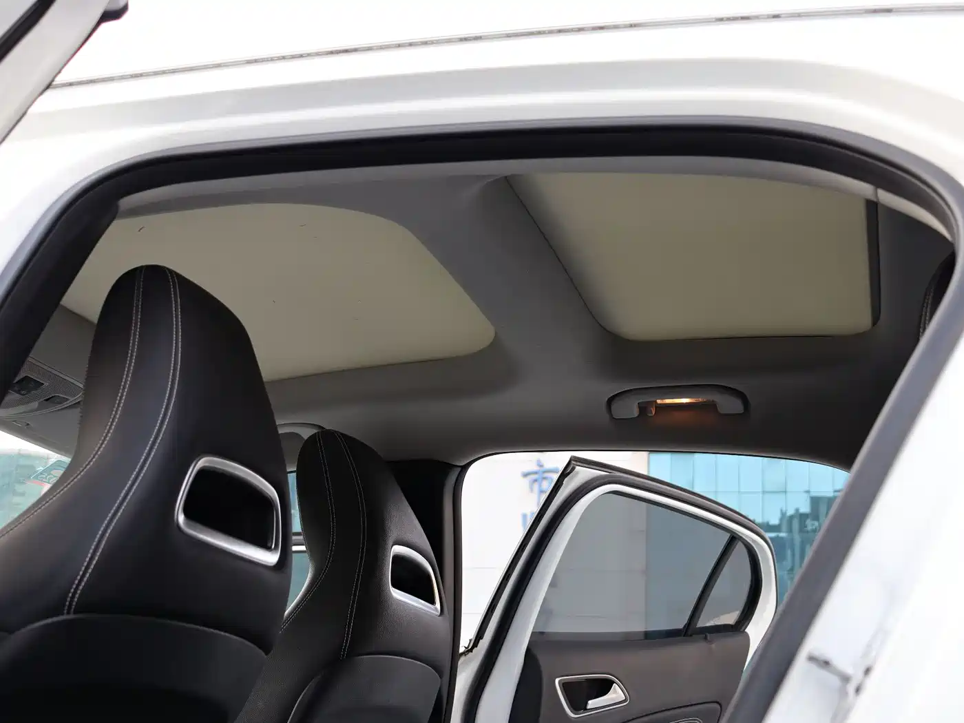 Mercedes-Benz GLA 2016 GLA 200 Dynamic фото 12