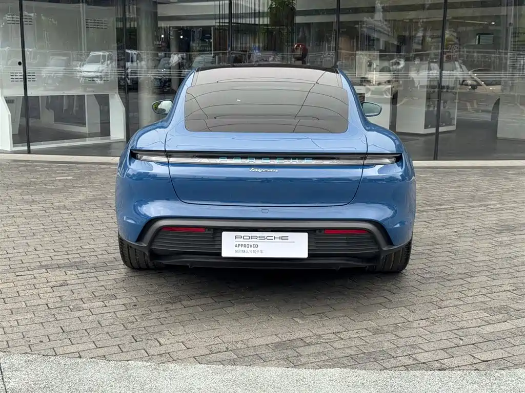 PORSCHE TAYCAN