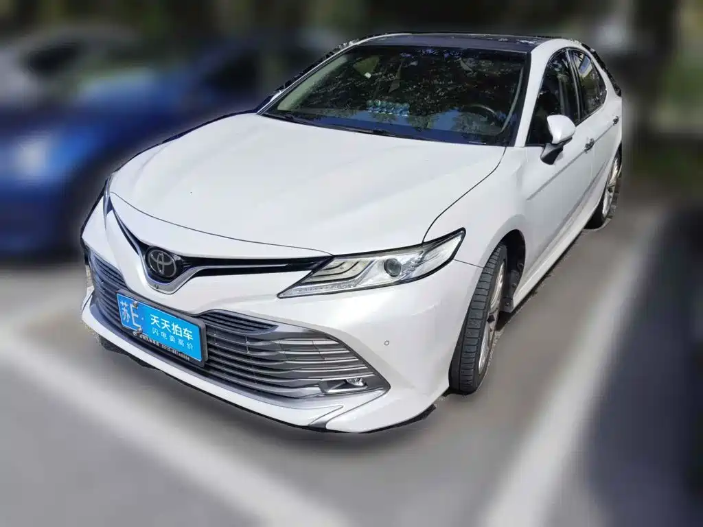 Фото 1 - Toyota Camry