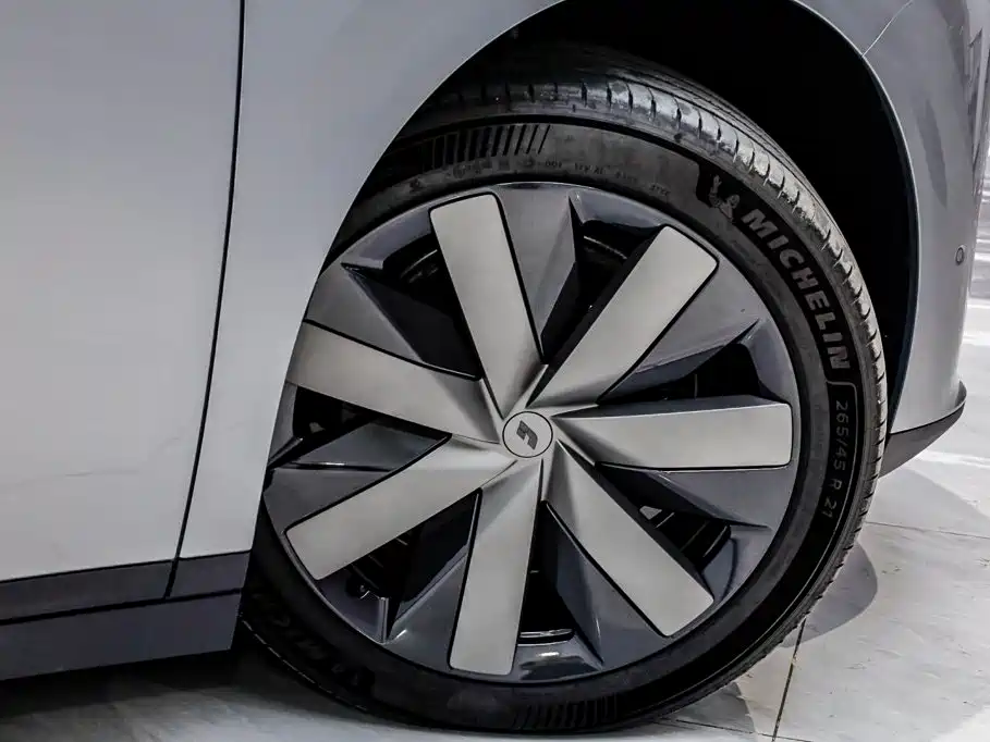 Li Auto Li i8 2025 2025 Standard Edition