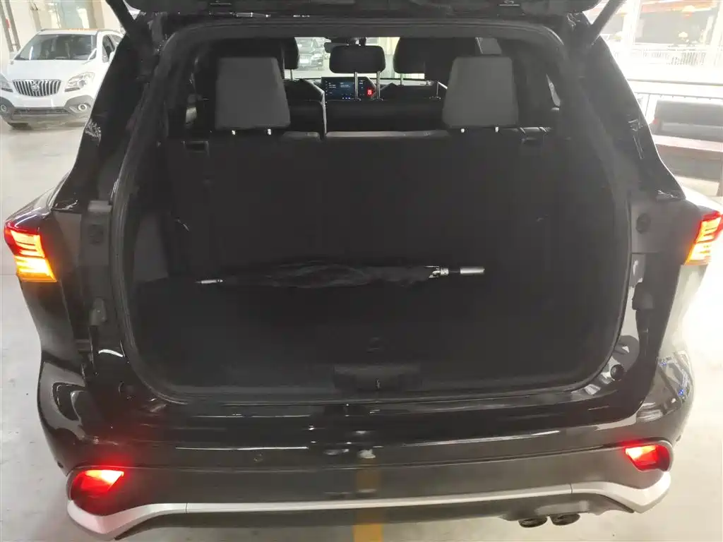 Toyota Crown Kluger 2022 2.5L HEV 4WD Premium Edition фото 19