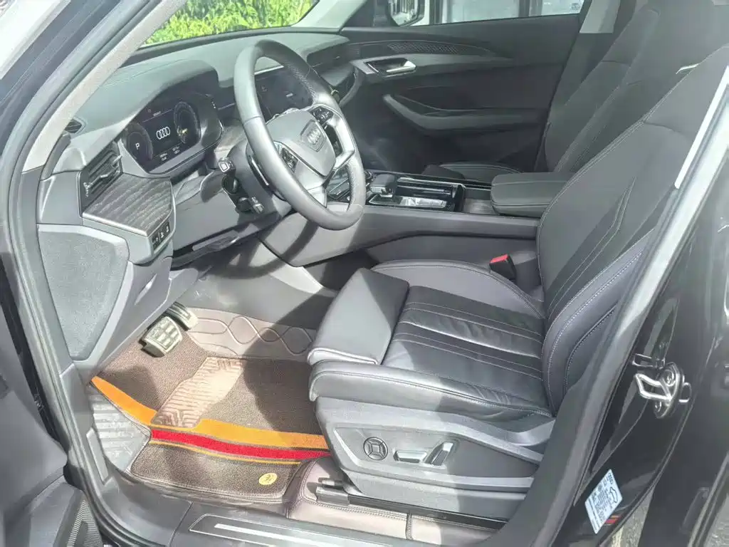 Audi Q6 2025 2025 40 TFSI quattro Commemorative Edition Yulin Package 7-Seater