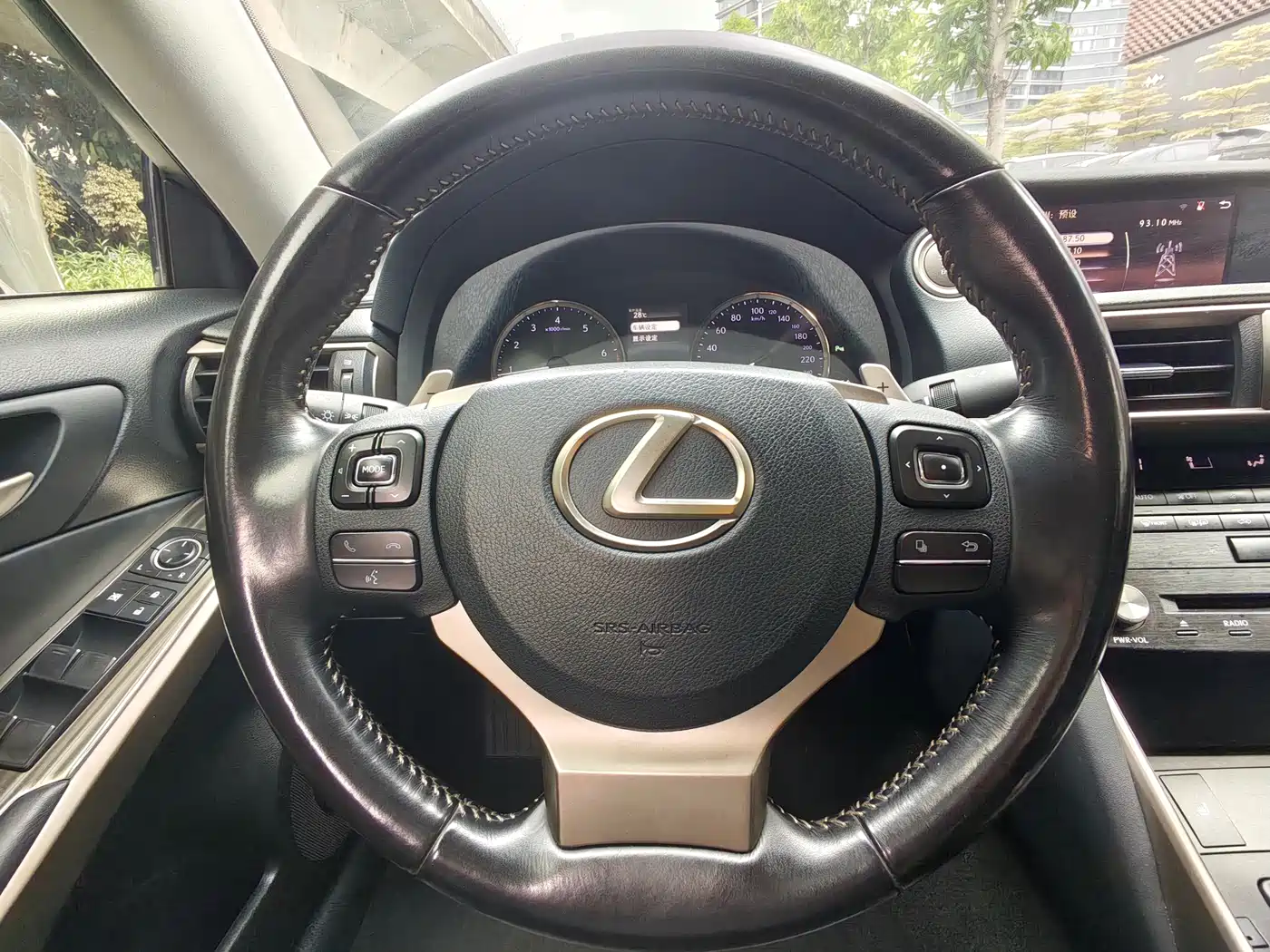 Lexus IS 2017 300 Fashion Edition фото 17