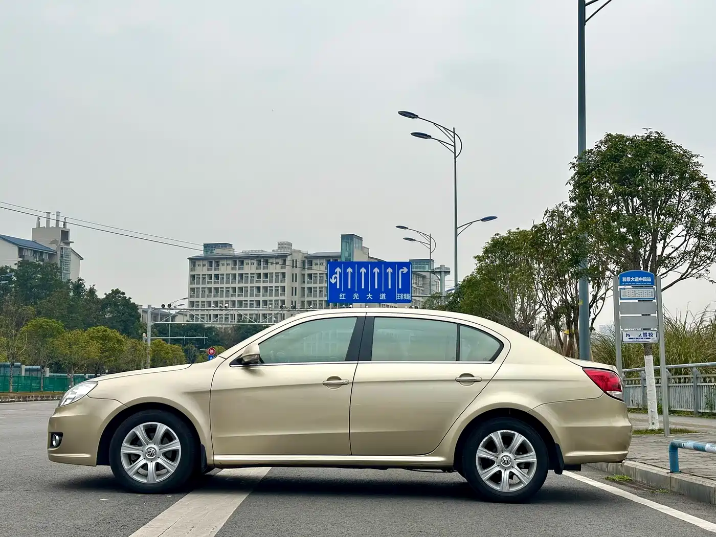 Volkswagen Lavida 2011 1.6L Automatic Pinxuan Edition фото 7