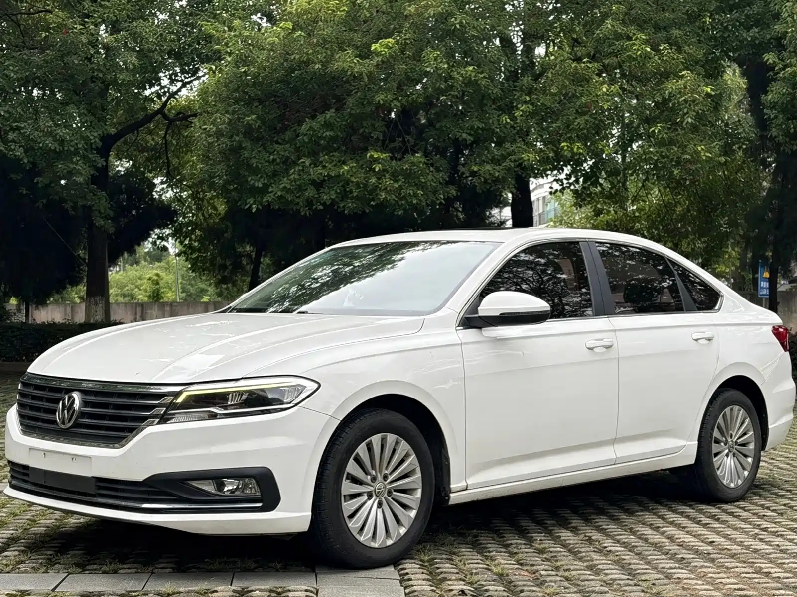 صورة 1 - Volkswagen Lavida